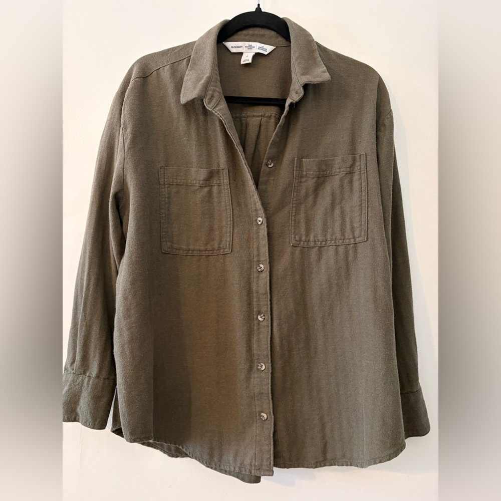 Old Navy The Boyfriend Shirt Button Down - Picture 2 of 5